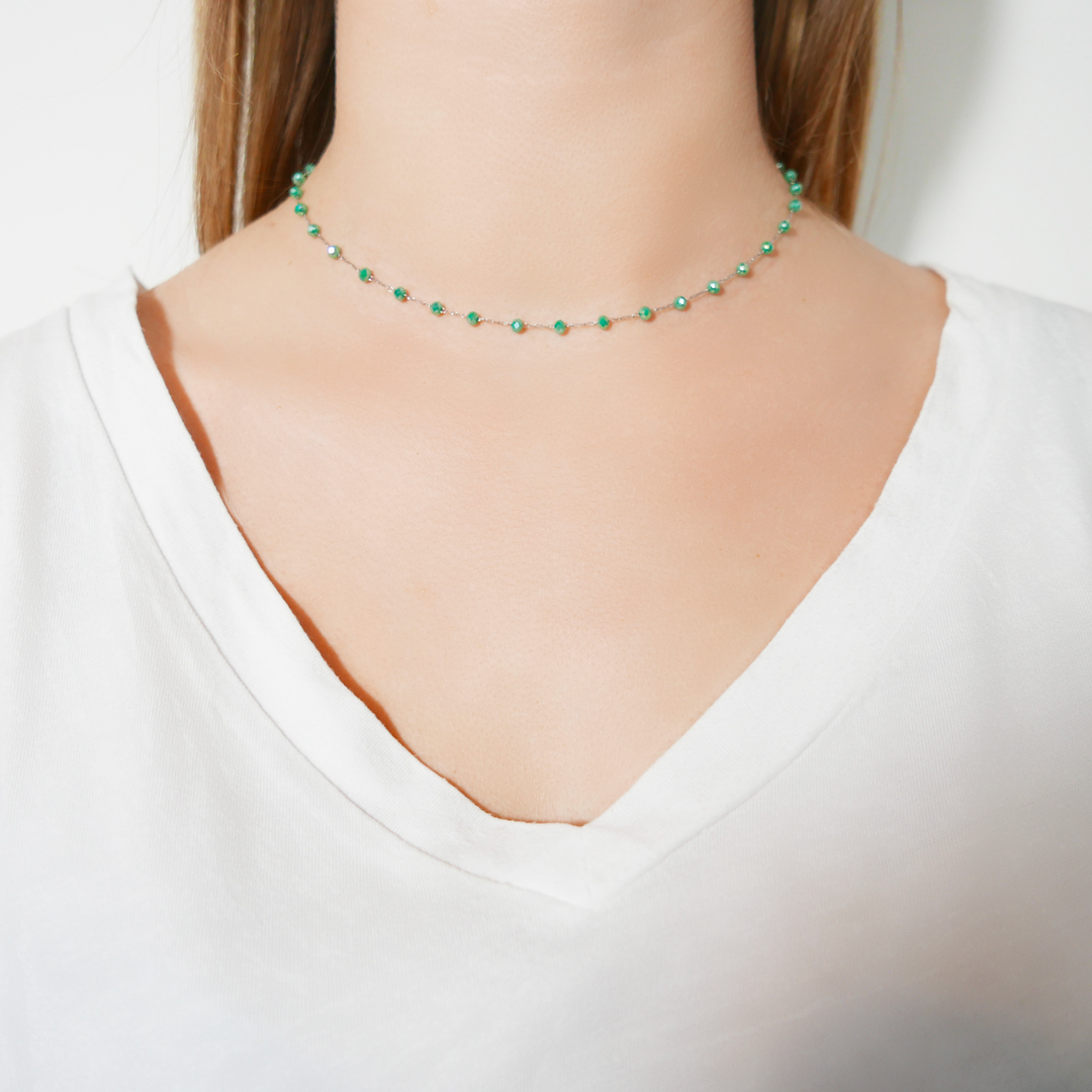 collier acier argenté fine chaîne et perles vertes