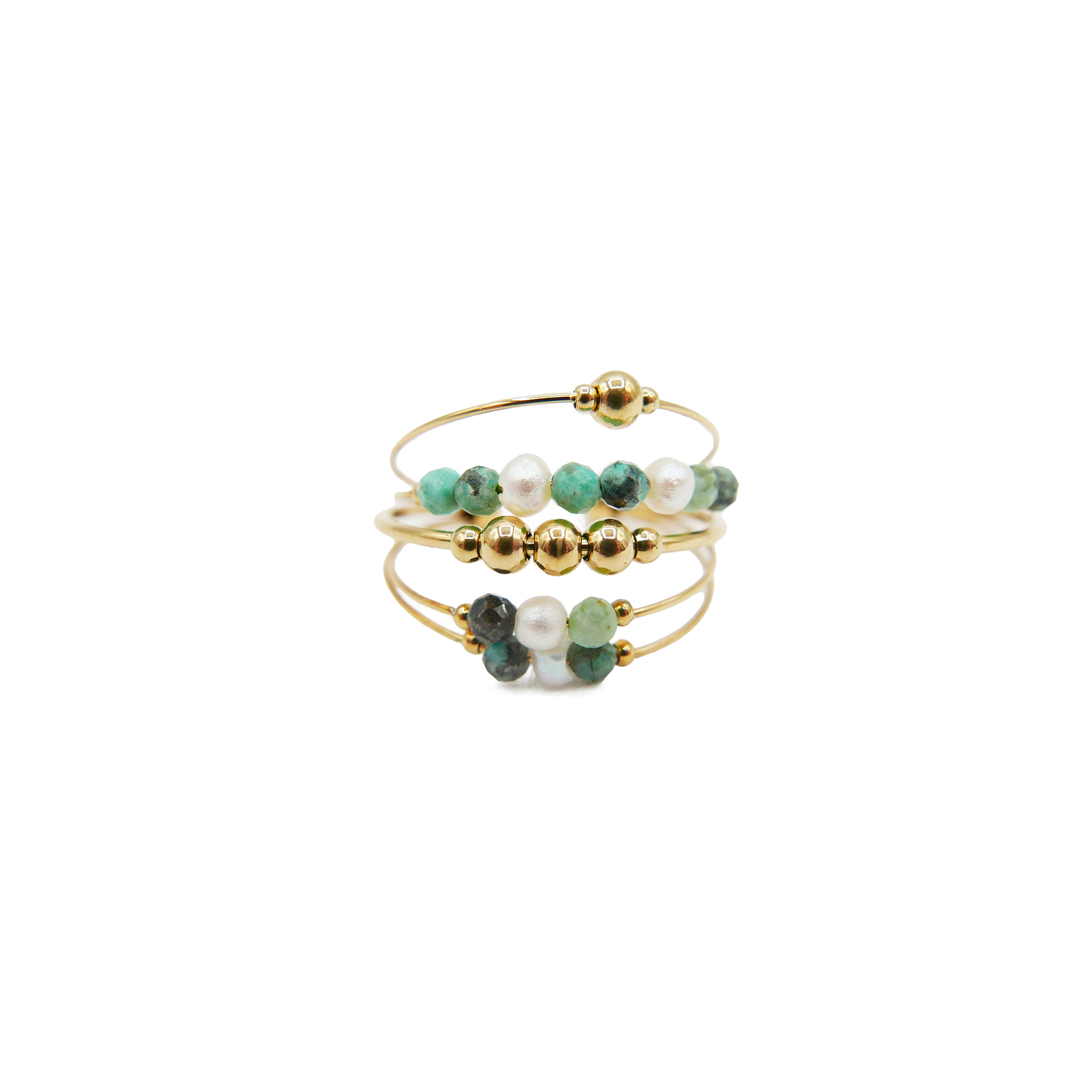 Bague-multi anneaux acier doré perles vertes et nacre
