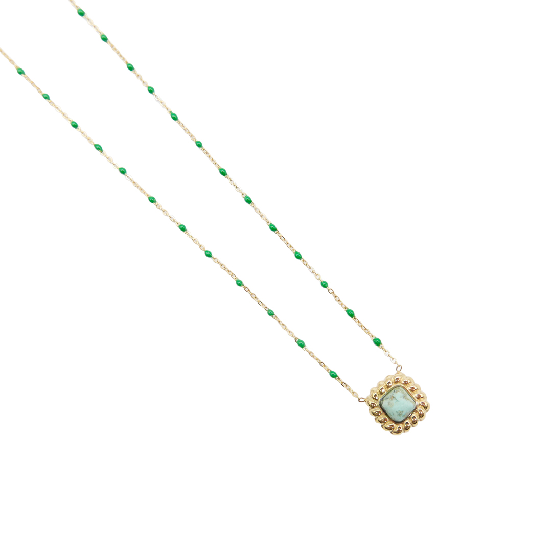 collier acier doré inoxydable perles vertes pendentif carré pin africain